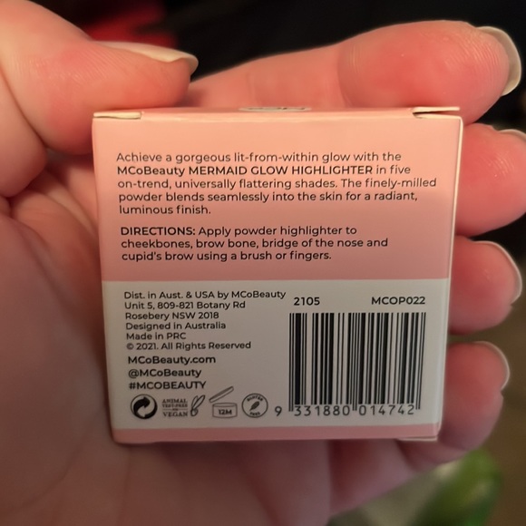 MCOBeauty. Mermaid Glow Highlighter - Picture 2 of 4
